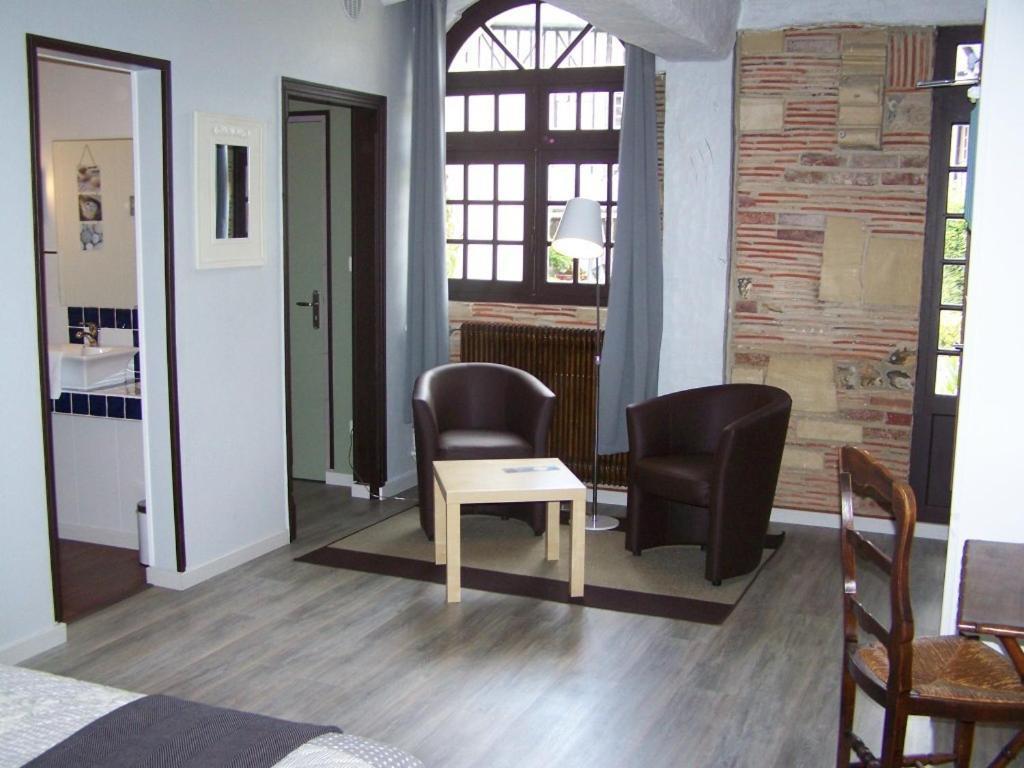 Auberge De L'Abbaye Le Bec-Hellouin Room photo