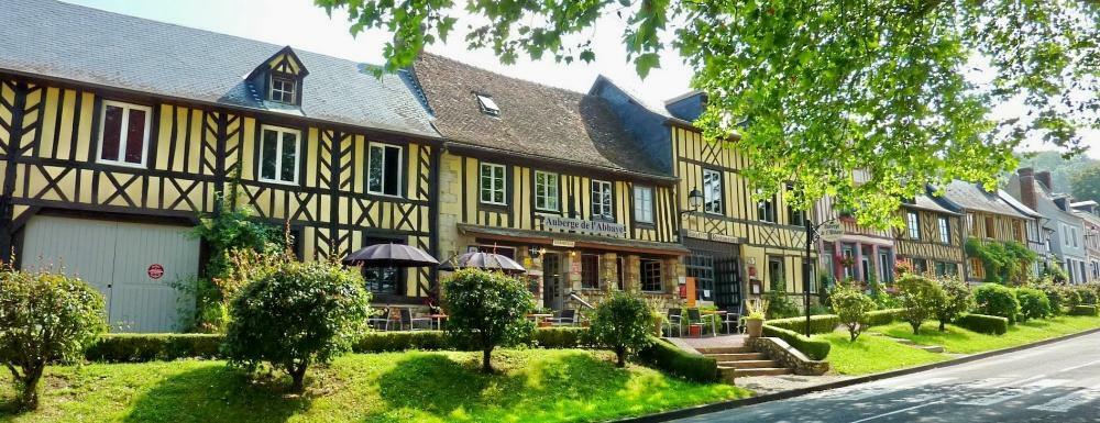 Auberge De L'Abbaye Le Bec-Hellouin Exterior photo